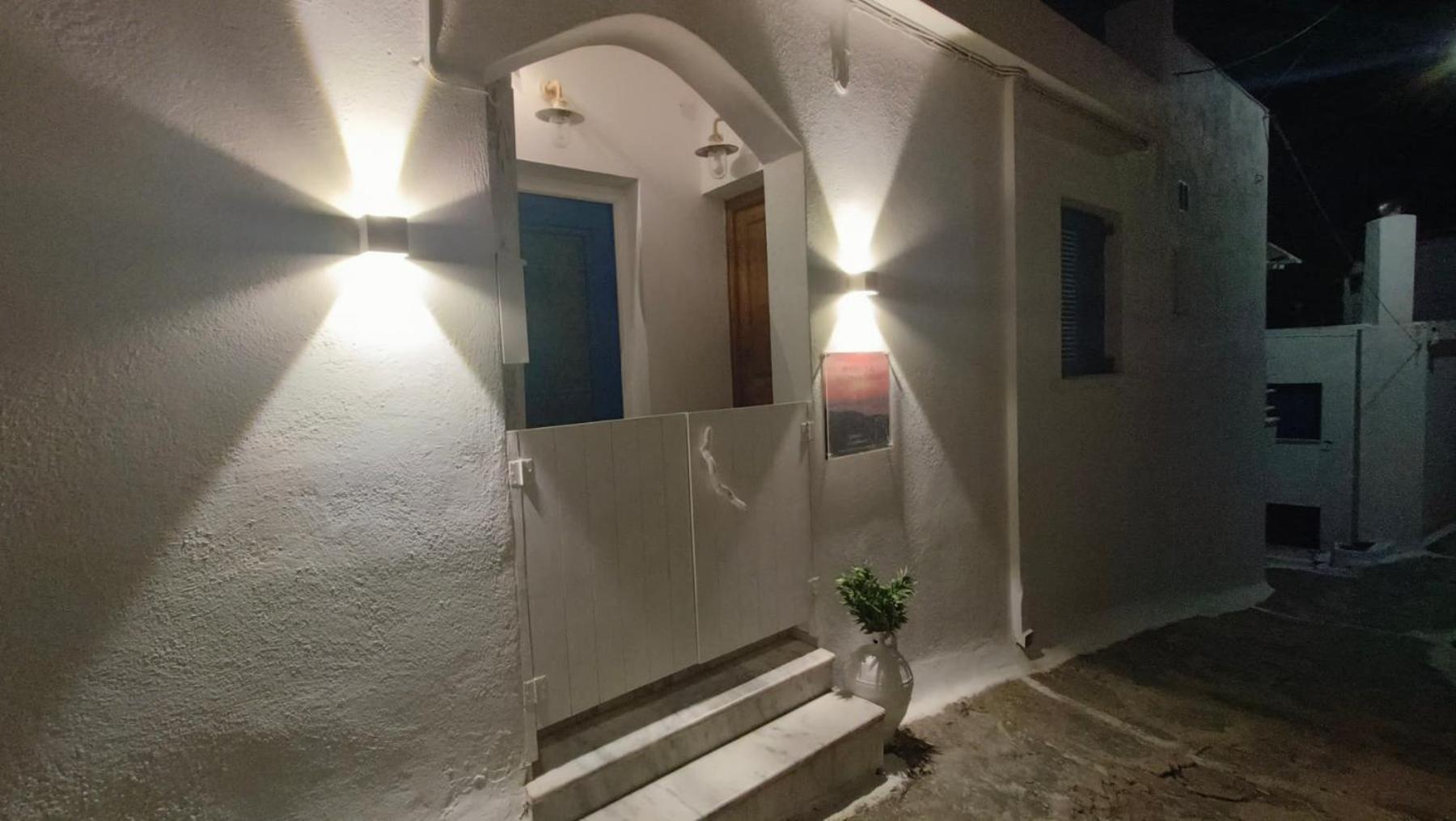 Enjoy A Wondeful Sunset From A Traditional House-aggelos Appartement Ioulis