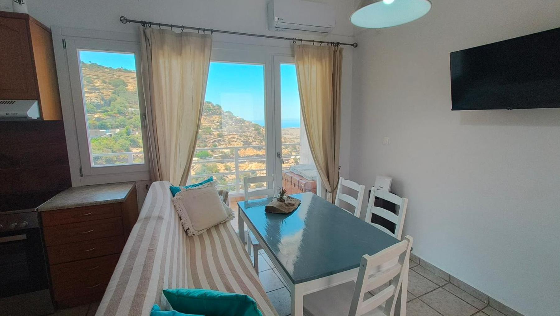 Enjoy A Wondeful Sunset From A Traditional House-aggelos Appartement Ioulis
